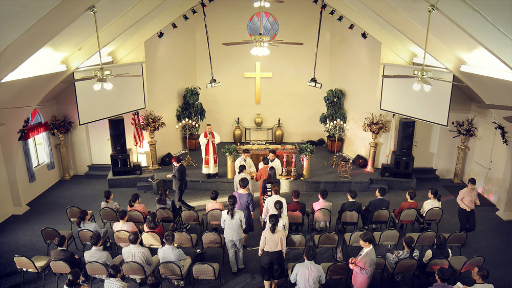 Sebagian orang berpikir bahwa percaya kepada Tuhan berarti berkomitmen untuk menghadiri gereja di hari Minggu, memberi persembahan dan beramal, serta menghadiri kegiatan gereja secara teratur. Mereka percaya dengan melakukan hal-hal ini, mereka dapat diselamatkan. Apakah pandangan yang demikian selaras dengan kehendak Tuhan?